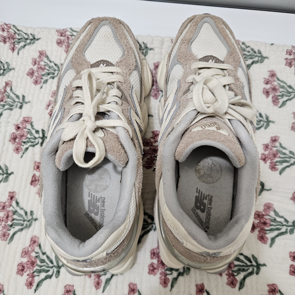 New Balance 9060 - Picture 6 of 8